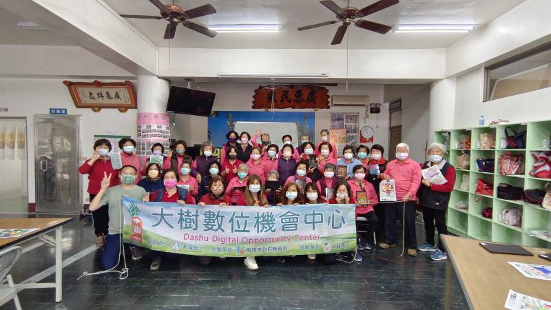 開心大合照 期待老師下回再來喔