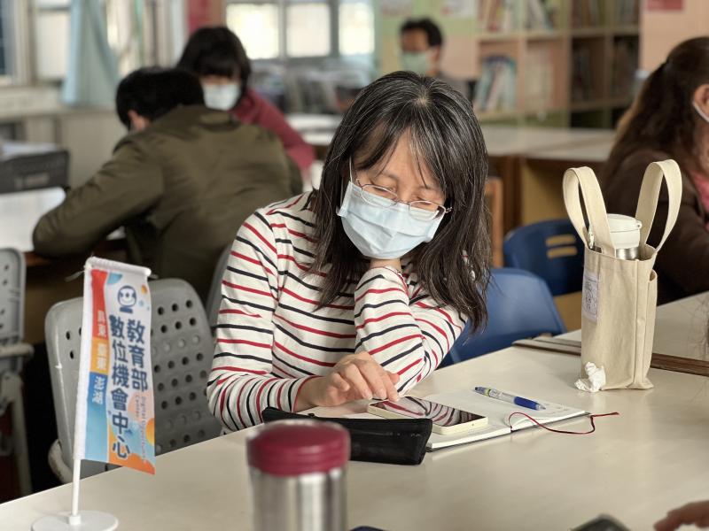 學員練習操作，創作自已的短影片。