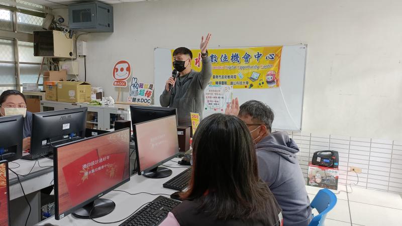 鐘啟榮老師講解燙金紅包袋圖樣設計思考及構思