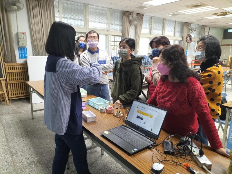 講師與學員互動中