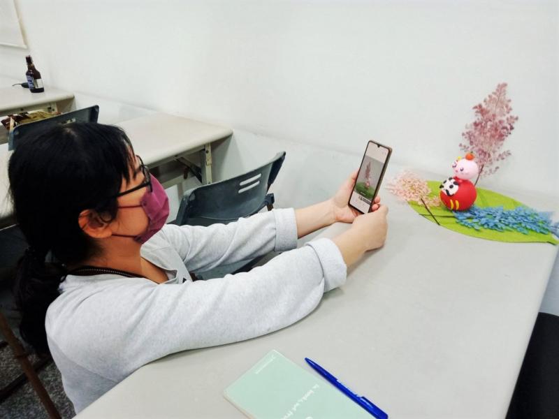 學員練習拍照的過程