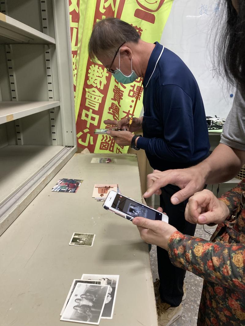 拿起手機一起把舊回憶放到手機裡