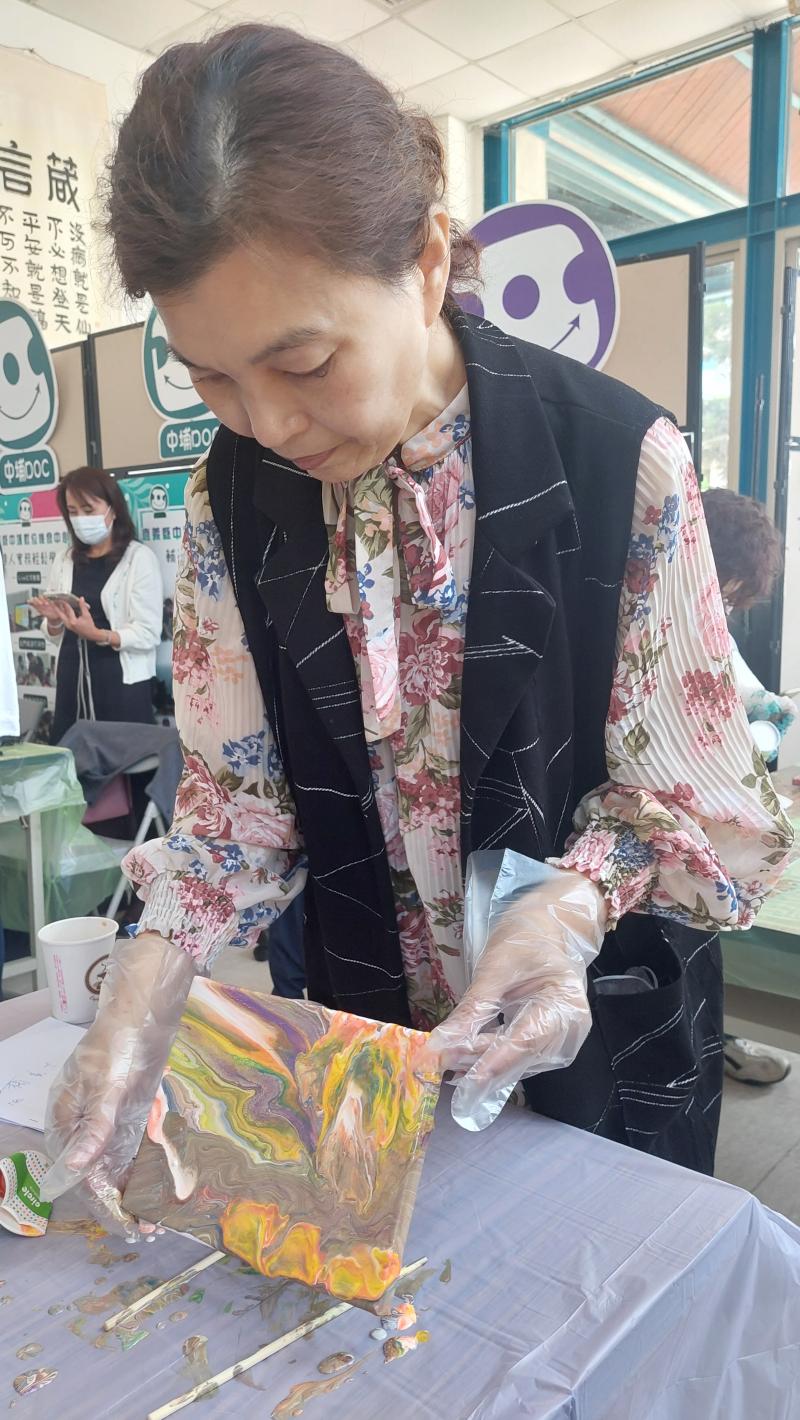 流體畫製作情況