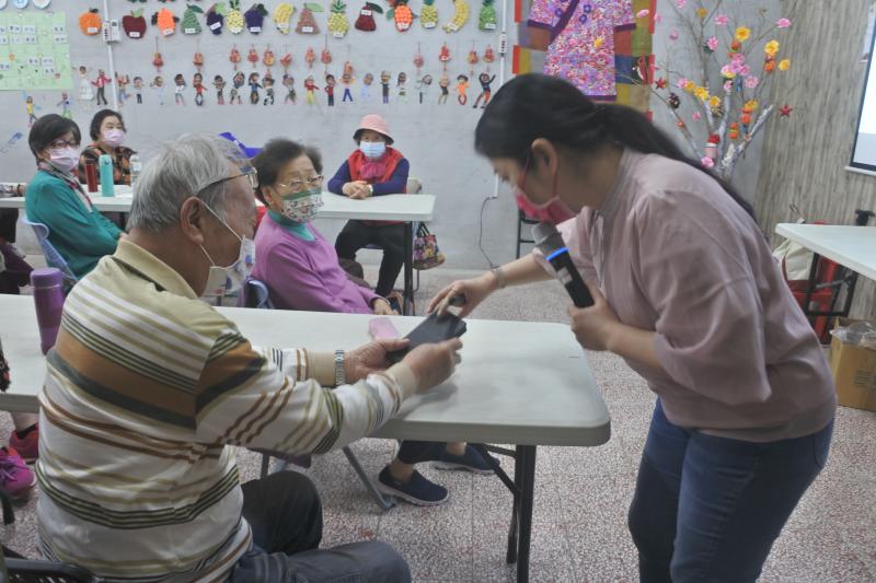 帶領長者使用如何掃描