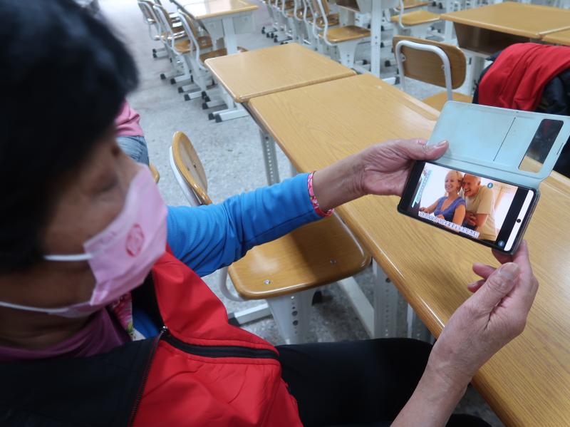 學員開心分享著，最近透過youtobe看見