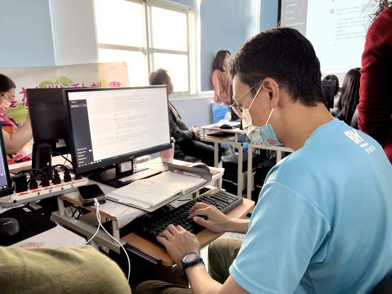 車城青農會會員學習數位新知