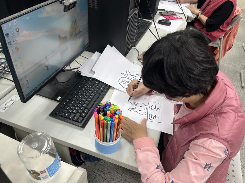 豐富的繪圖與文字配合