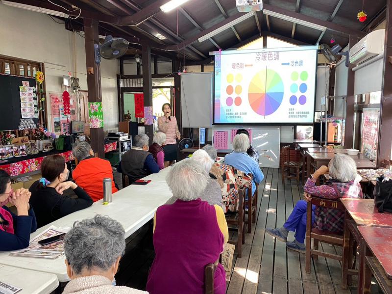 展攤是色調對參觀購買者的重要，主視覺與搭配性視覺的相互關係