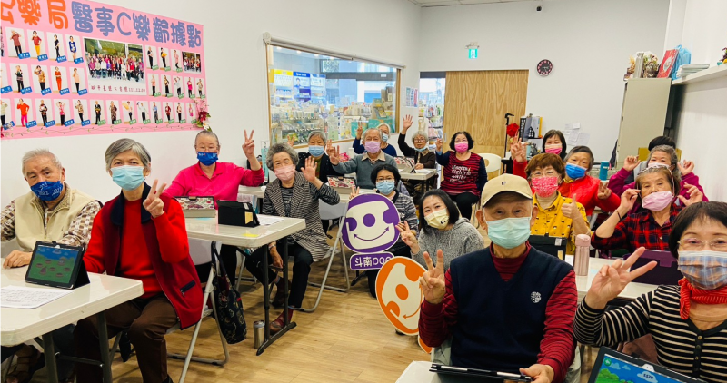 學員們與講師開心合照