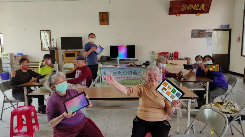 玩平板真有趣, 讚啦!