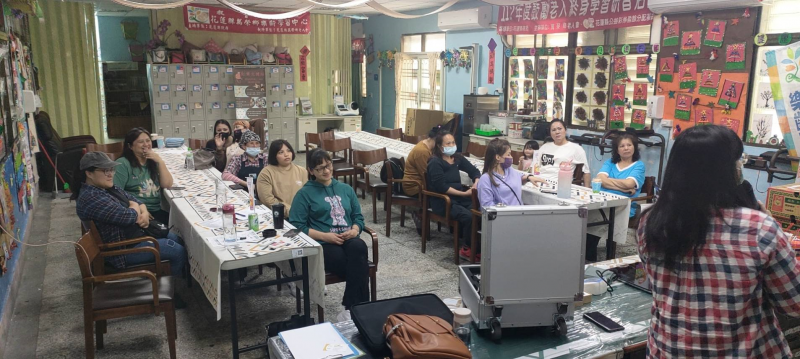 學員很認真的學習呦!講師不時的互動學員學習動力增加