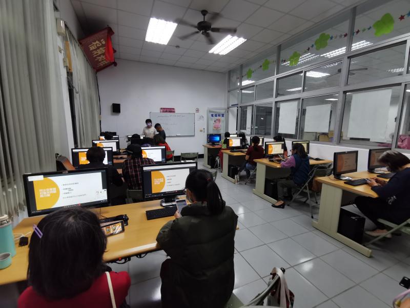 老師在教室教學福利搜尋