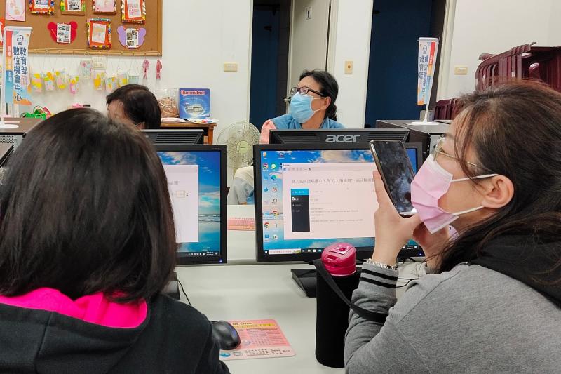 大家好認真聽，自己動手操作看看，不會的都可以問。