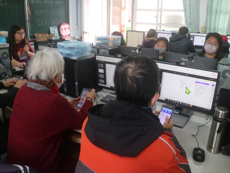 來上課不用怕聽不懂,講師有耐心,學員很熱心,都能收穫滿滿喔!