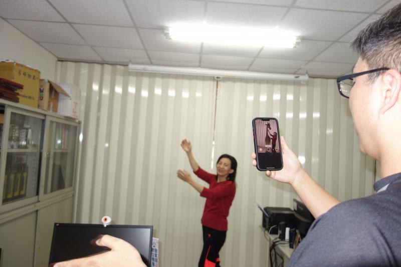 學員透過數位學習並體驗及操作AR及MR情形