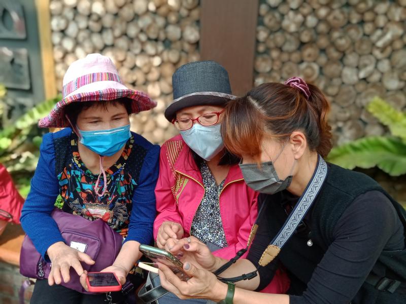 學員正在討論如何拍攝