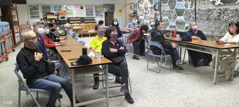 學員專心的研習中