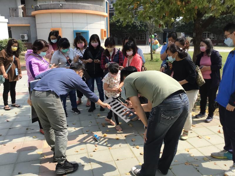 講師指導學員外拍如何操作攝影技巧與如何拍出完美照片