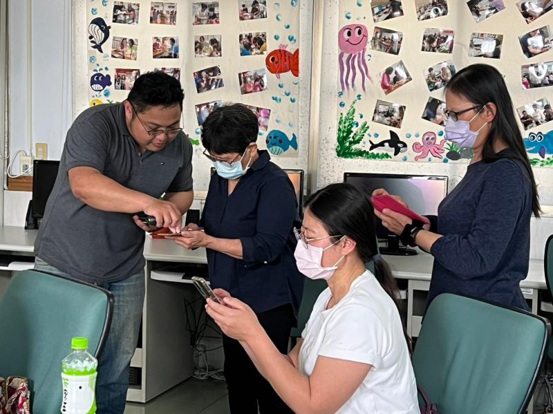 學員遇到問題馬上向講師請教