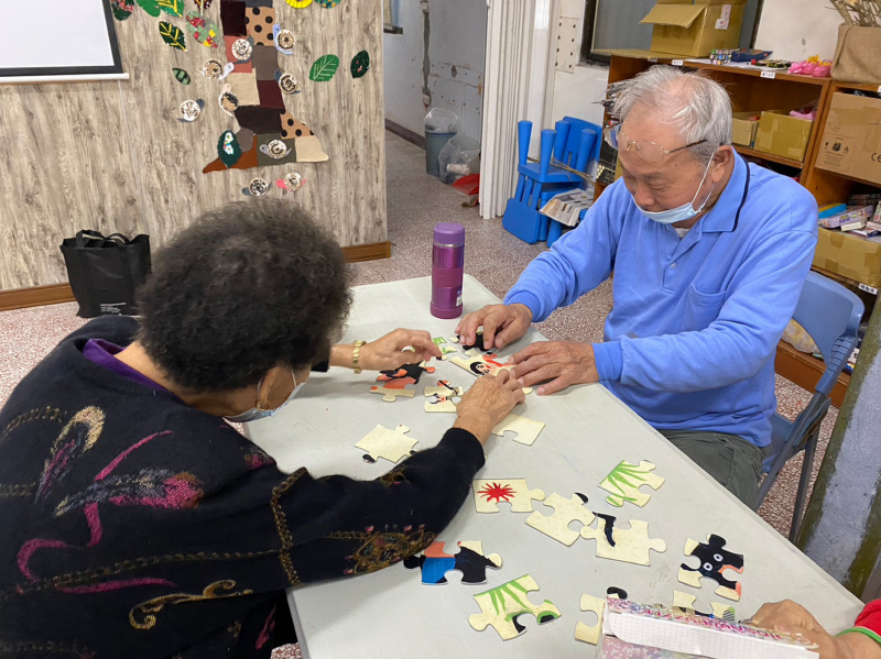 拚完卡片後還能說故事.