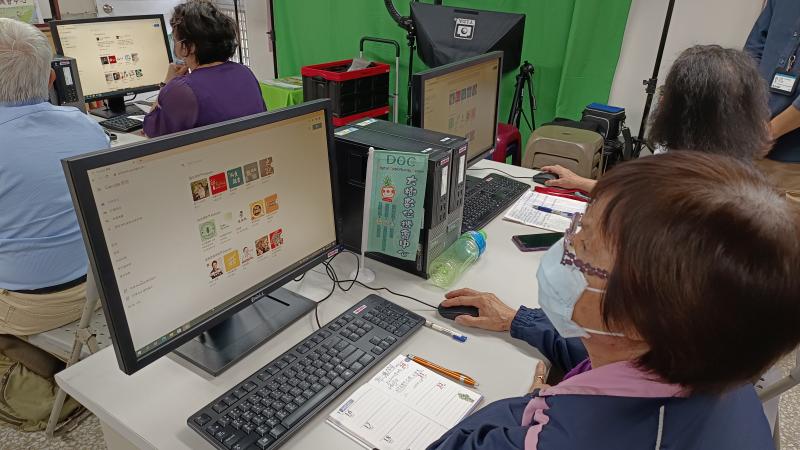 學員練習找找Podcast頻道