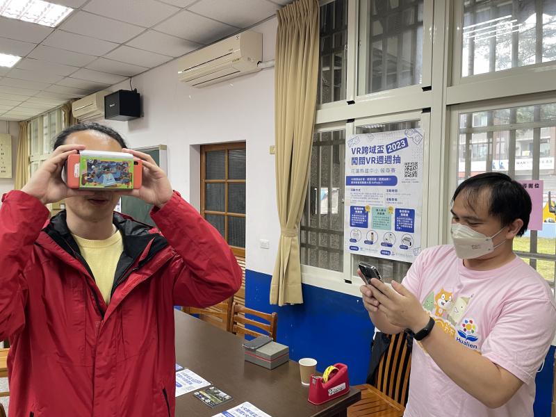 在講師指導下，運用AR2BVR來體驗