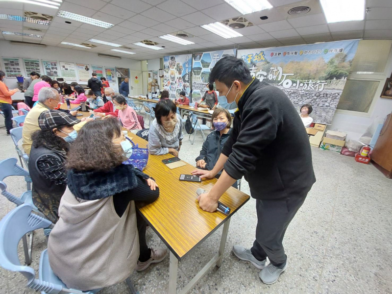 講師為學員解惑中