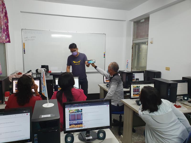 講師講解VR/AR未來應用