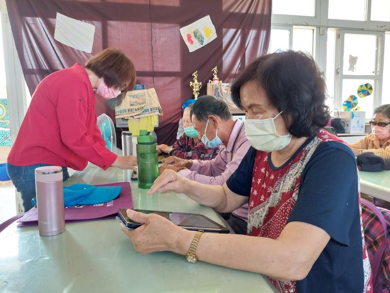 多多練習平板操作愈來愈上手