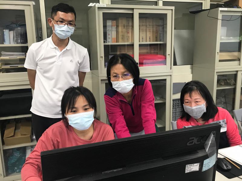 老師學員共同研究學習