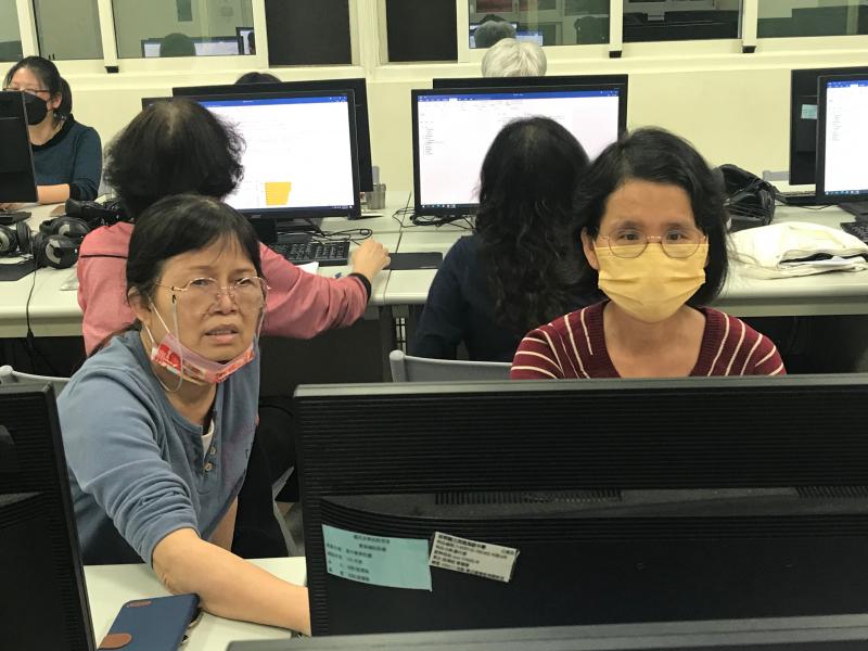 同學互相觀摩學習