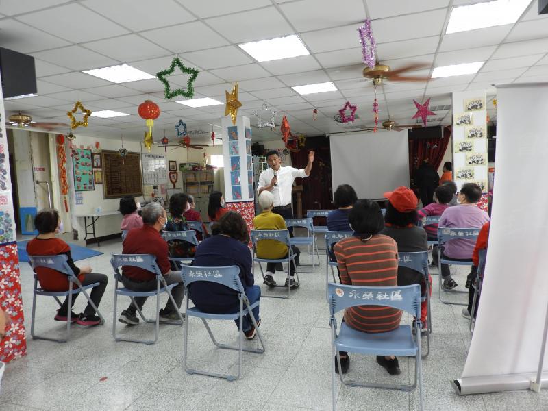 長輩很踴躍參與課程