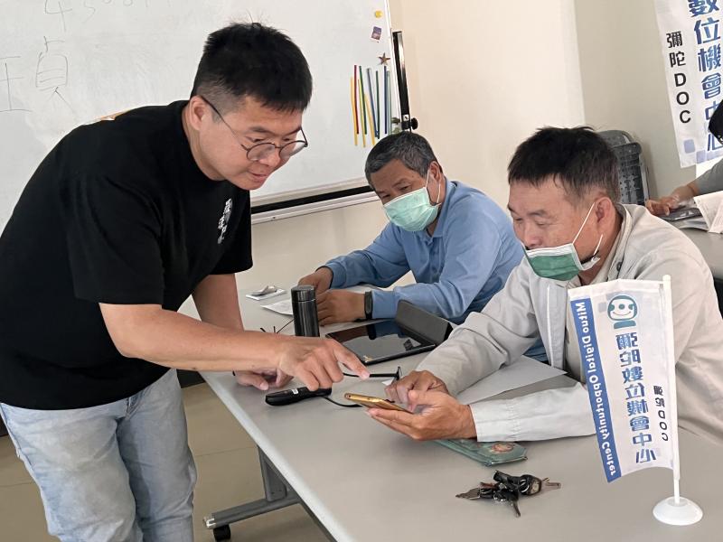 Google是現代人的 智慧生活神器：個人助理、Google地圖、Google Keep記事好功能，老師耐心的一一幫同學分析google大神的每一個功能與應用