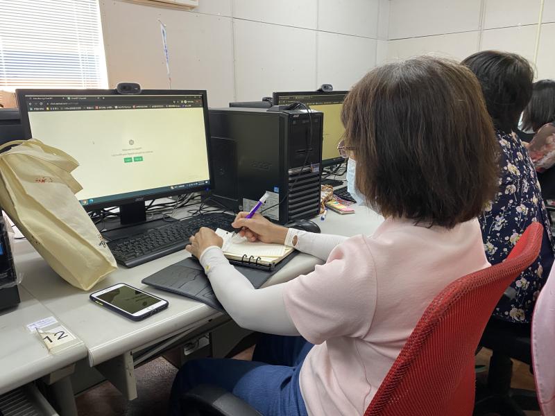 開始介紹生成式人工智慧-ChatGPT，介紹ChatGPT介面與逐一步驟說明註冊。