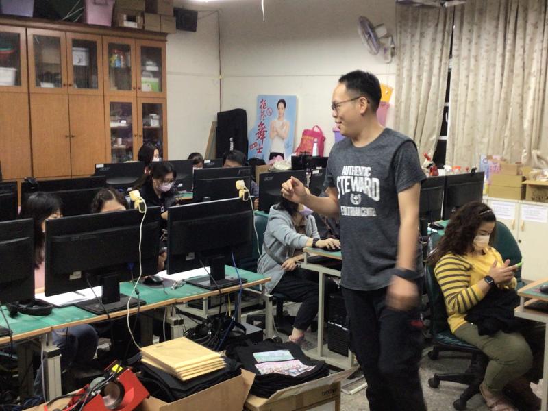 課程進行講師上課教學情形畫面