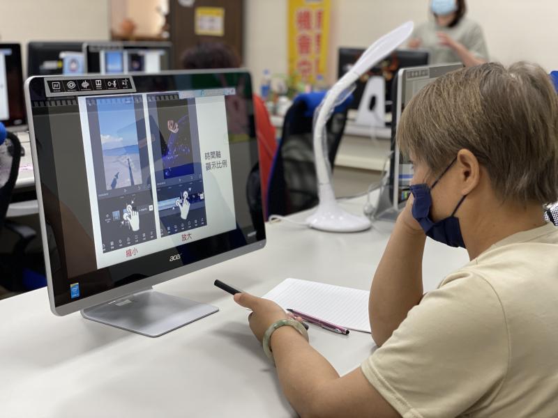 介紹CapCut APP每個項目的基本功能，如時間軸的縮放。