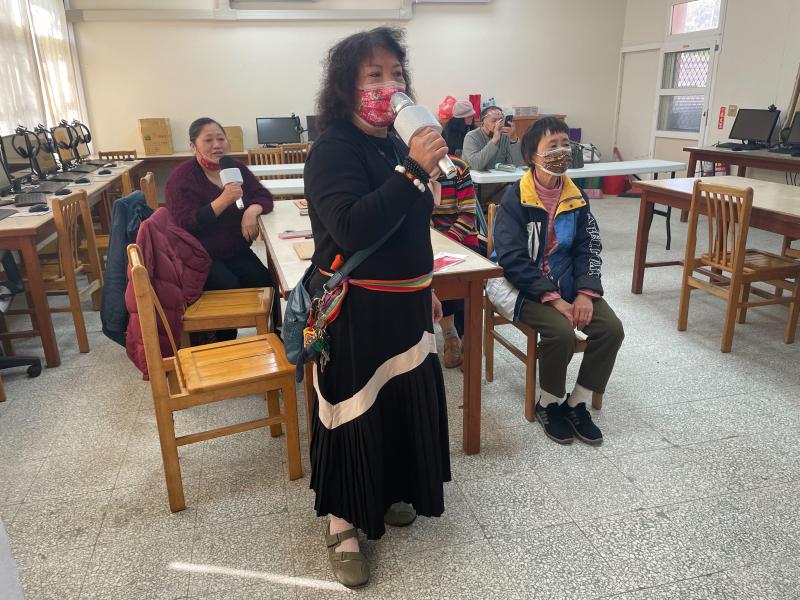 學員們辦好了帳號在試用APP內建的麥克風效果功能