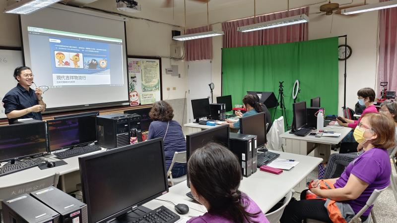 講師介紹日本可愛萌文化經濟