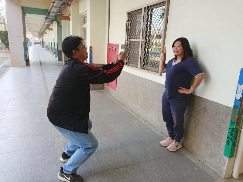 學員用表情傳達開心，生氣，朋友也容易辨認