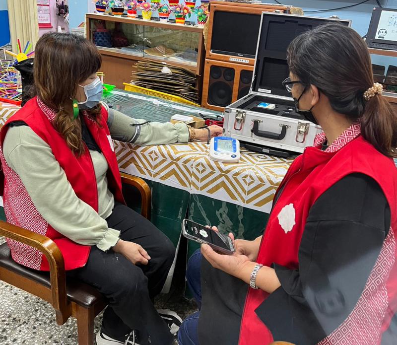 照服員認真學習的樣子