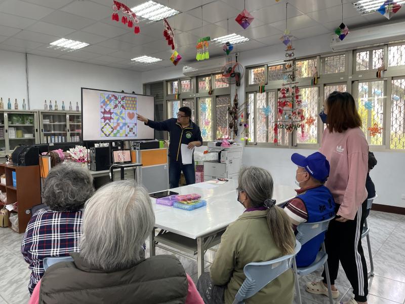 講師介紹數位工具繪製圖片