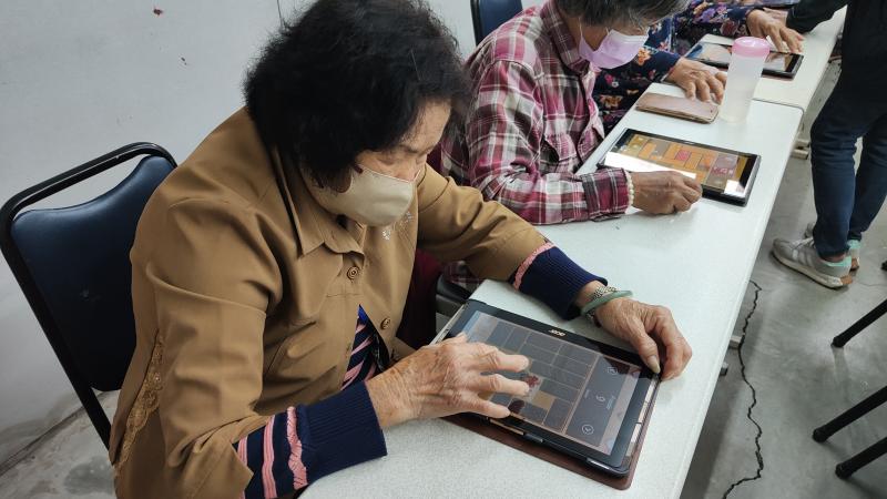 上滑下滑~把方塊移出去