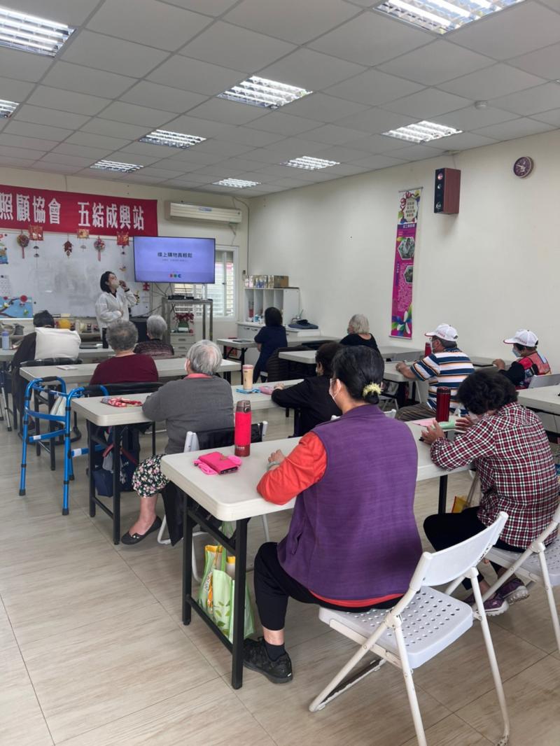 今年度第一次到成興關懷照顧協會開課