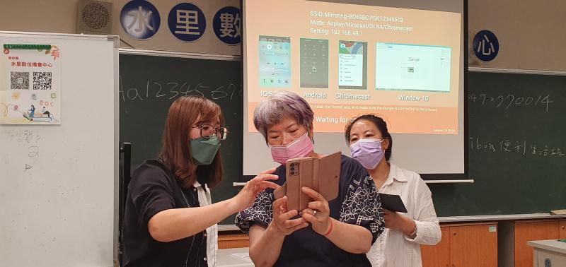 學員詢問ibon便利生活站中雲端列印如何操作.