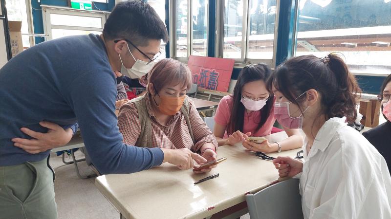 老師指導CANVA 元素插圖說明