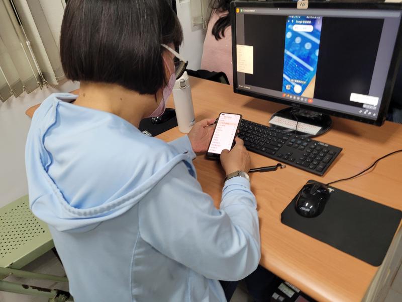 在教室教學翻譯機