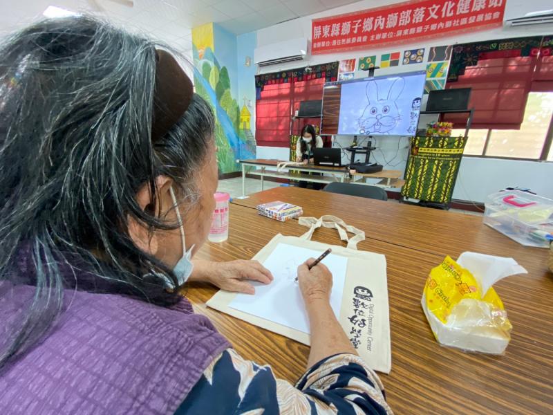 學員跟講師繪圖