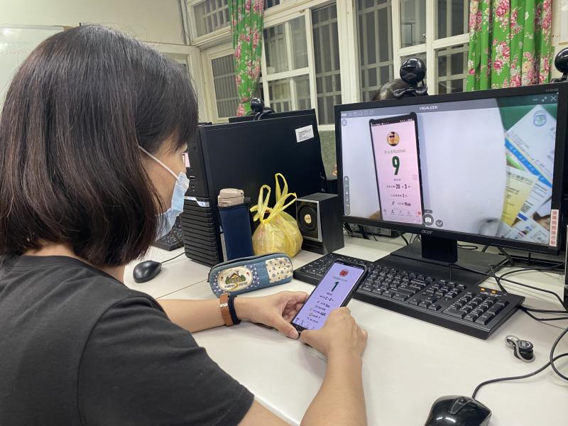 學員自行練習操作APP程式。