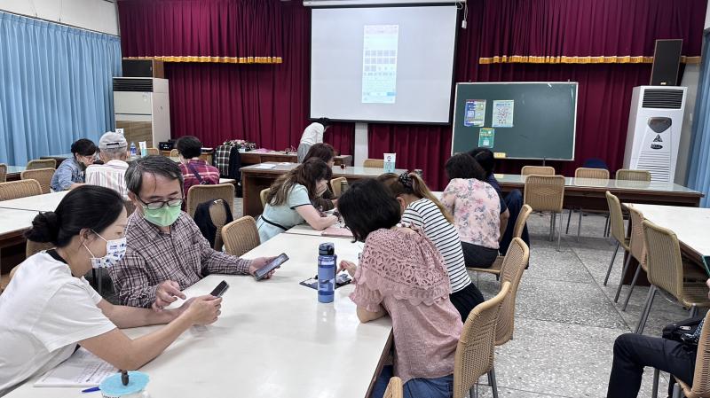 以前總是用紙本記帳,常常忘記或是要自己加減金額,現在只要打開手機APP就可以輕鬆記帳囉!!