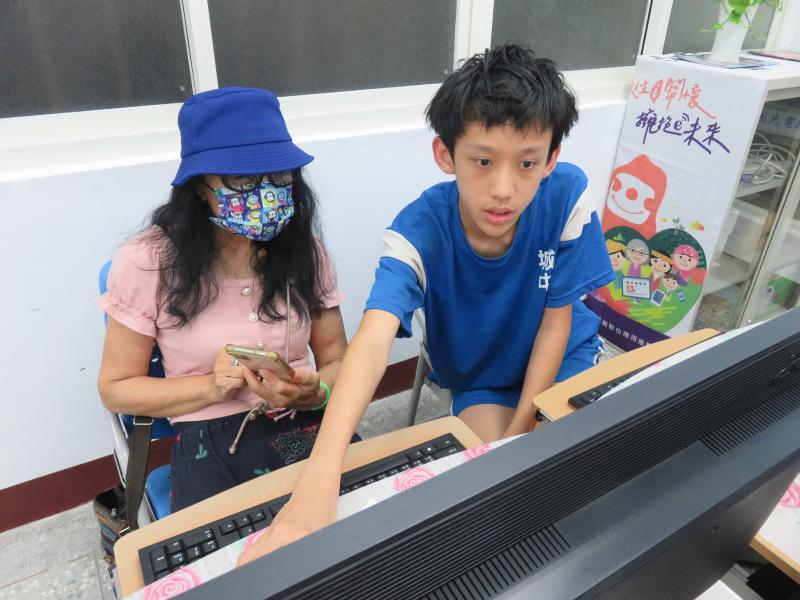 親子一同學習樂趣多